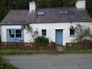 CWMLLAN, in the Gwaun Valley.
