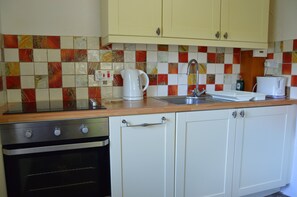 Barley Cottage kitchen with oven, hob, microwave and dishwasher