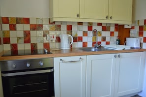Barley Cottage kitchen with oven, hob, microwave and dishwasher