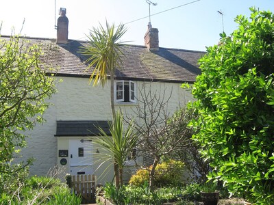 Lime Cottage, Grade II gelistet, Abgeschiedenen Innenhof Garten, Fernsicht auf das Meer