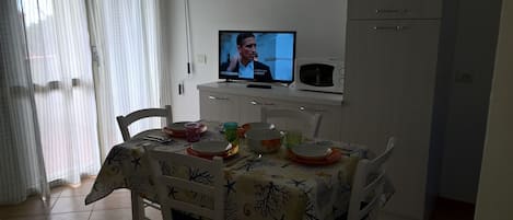 zona giorno con sala da pranzo