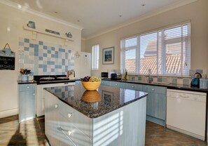 Fitted and well equipped kitchen