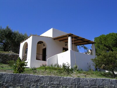 En Lipari, Villino Wanda. Todo en estilo eólico cerca del pueblo y del mar. 