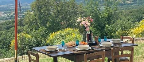 Breakfast/ Lunch/Dinner al fresco