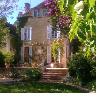 Beautiful  1850 Maison bourgeois with private pool, between Chablis and Beaune