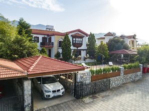 Front view of Papaya garage entrance