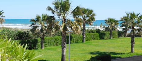 VUE SUR LA MER DEPUIS LA TERRASSE