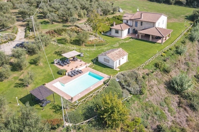 Casale indipendente con piscina privata in sud Umbria. Bella vista panoramica!