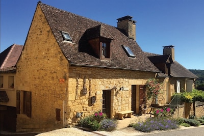 Beautifully restored cottage in Domme - within the walls of Medieval village.