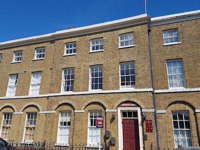 Dachgeschosswohnung in der historischen Stadt von Rochester.  