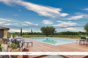 Piscine vue sur vignoble