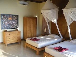 Twin bedroom at Villa KuraKura. 