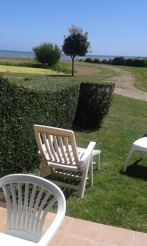 jardinet  devant  l appartement