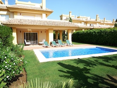 A Stunning Frontline Golf Luxury Air Conditioned Villa - San Roque Club