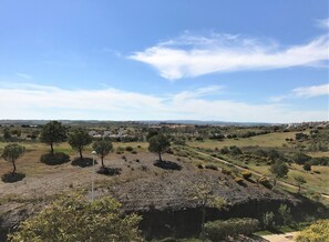 View west from balcony / Vista al oeste desde el balcón.