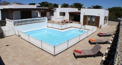 Villa de lujo con piscina privada, barbacoa en zona exclusiva puerto deportivo
