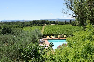 Villa with private pool, air conditioning, 4km from town, 30km Siena & Arezzo