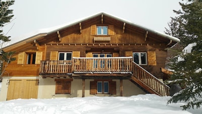 complete chalet on garden, at  5' of the trcks