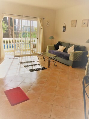 Spacious Lounge

