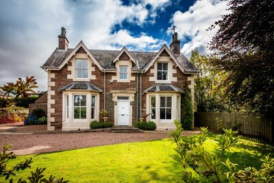 Luxury, 5 Star Holiday Villa in Blairgowrie