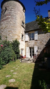 Charming Romantic Petit Chateau - all inclusive - in Turenne Centre 
