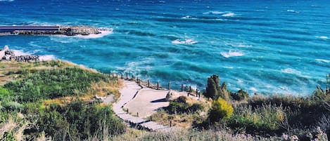 Accès à la plage des Calandre