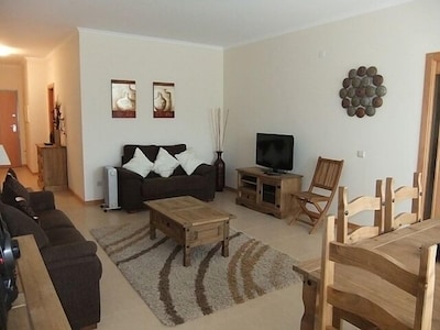 Stylish 3 Bedroom Apartment. Close to Beach. Highly recommended
