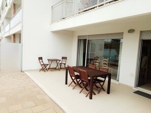 Spacious terrace with plenty of room for outdoor dining 