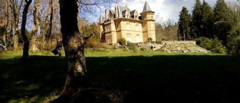 Chateau vue du bas