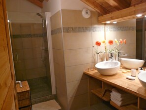 Salle d'eau du duplex.