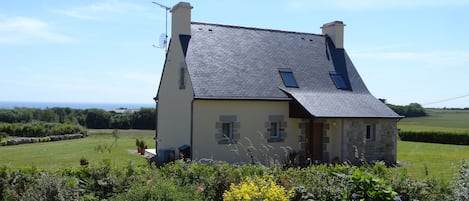 vue de la maison depuis la maison des voisins