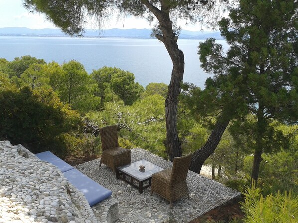 the pebble veranda.