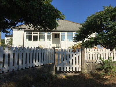 Cool Beach House Hideaway - mit historischen Roggen vor der Haustür.