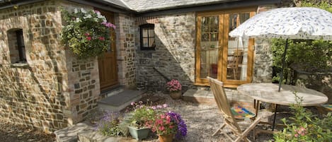 Shipload Cottage patio