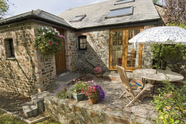 Shipload Cottage patio