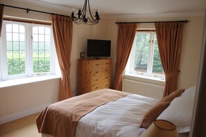 Bed 1 with en-euite