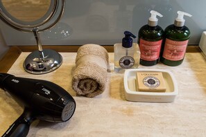 Bathroom amenities