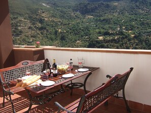 Terrace with stunning uninterrupted views of the mountains and lake below