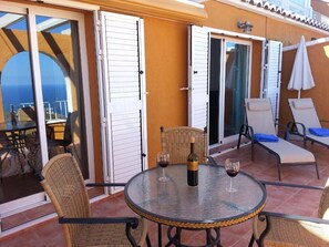 Terraza del apartamento con espectaculares vistas de 180º sobre el Mediterráneo