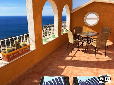 Cozy apartment with breathtaking sea views (Free Wi-Fi, 2 Infinity Pools)