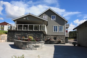 Outside, flowerbeds and fountain