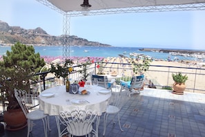 From your terrace you will enjoy a breathtaking view overlooking (over 270°)