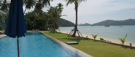 Piscine de 40m en bord de plage