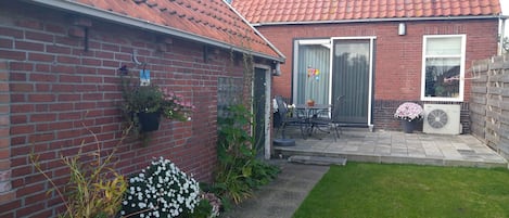 Achter huis