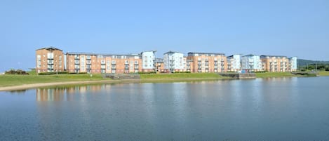 Apartment Complex (Lakeside)