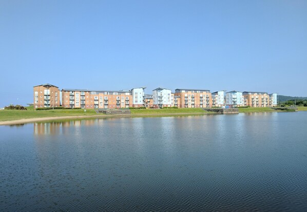 Apartment Complex (Lakeside)