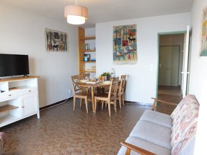 Living/dining room