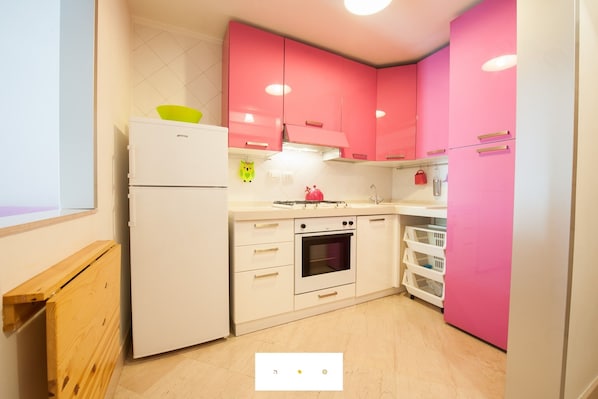Pink Kitchen Holidays House Amoruso
