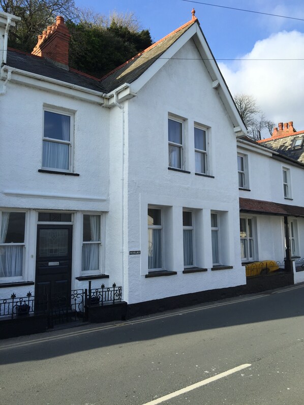 Morlais, Aberdovey Village