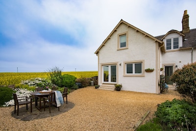 Charming Country Cottage with amazing views.